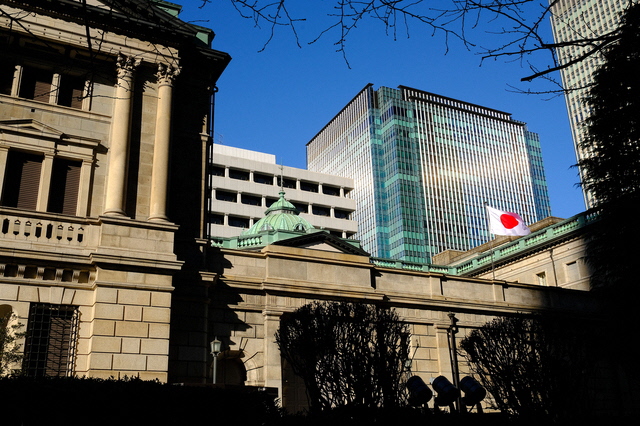 BOJ will scale down ultraloose policy this year: analyst survey