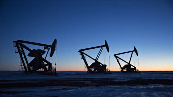 Crude prices lose steam as slowdown fears overshadow tight supplies